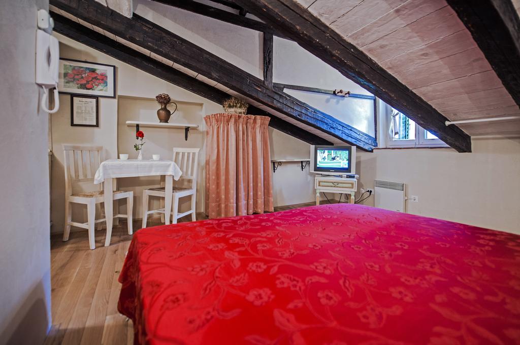 Residence Marco Polo Centro Storico 罗维尼 外观 照片