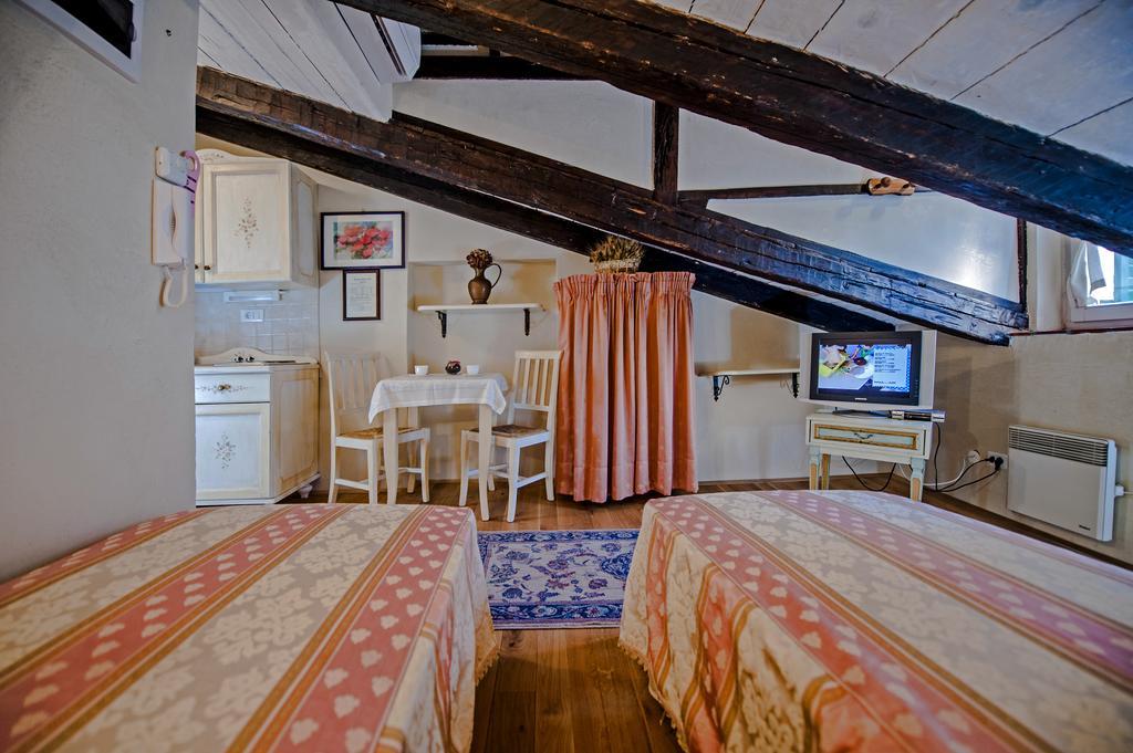 Residence Marco Polo Centro Storico 罗维尼 外观 照片