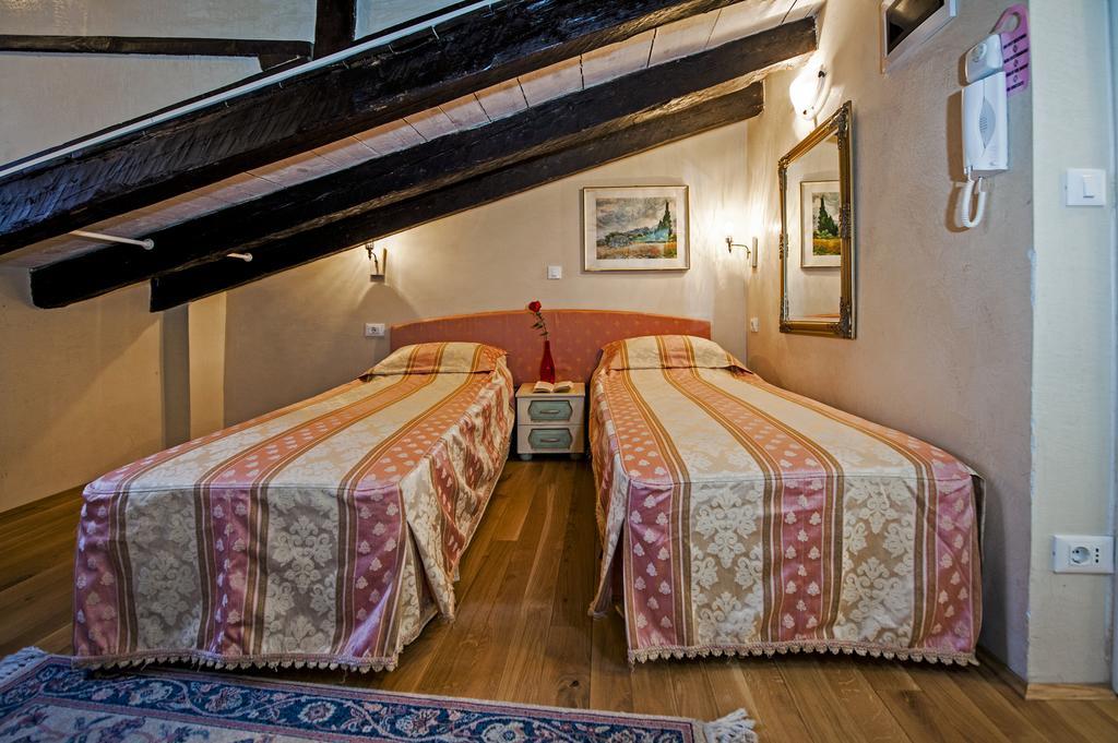 Residence Marco Polo Centro Storico 罗维尼 外观 照片