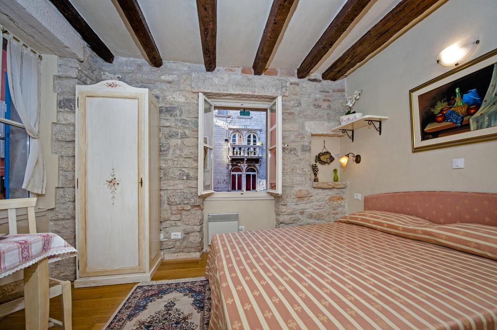 Residence Marco Polo Centro Storico 罗维尼 外观 照片