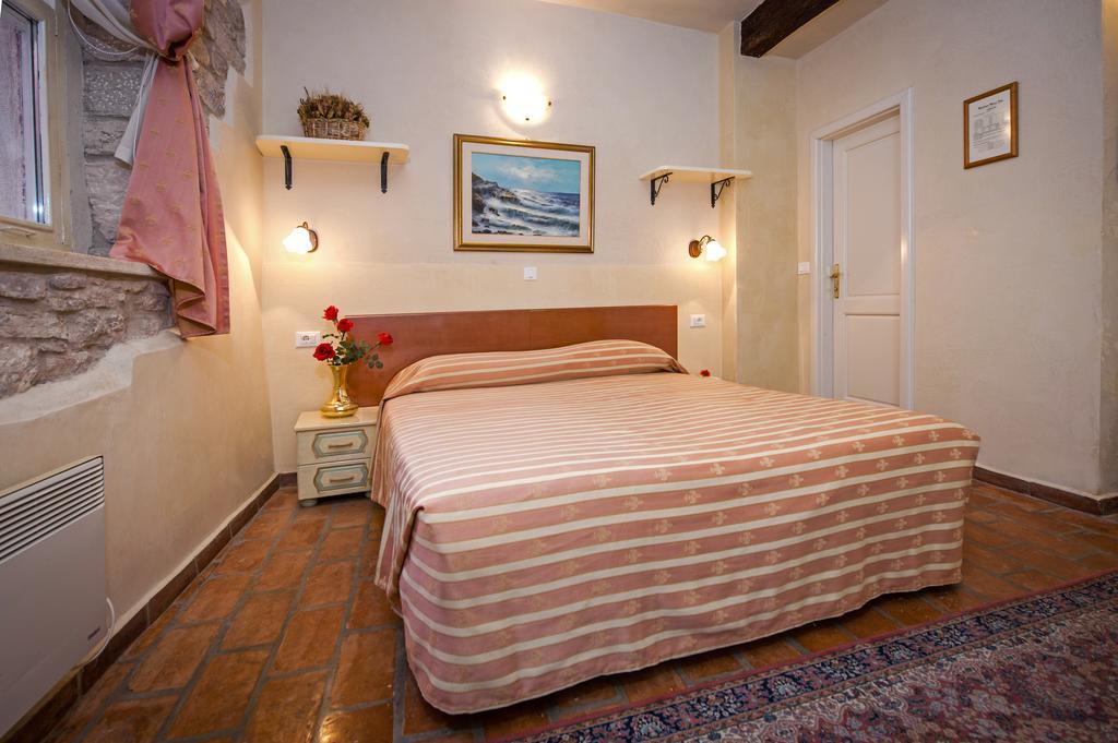 Residence Marco Polo Centro Storico 罗维尼 外观 照片